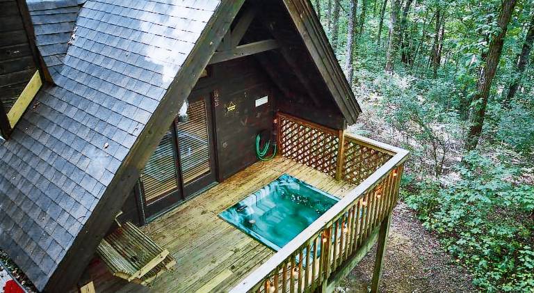 Chalet with hot tub — photo 4