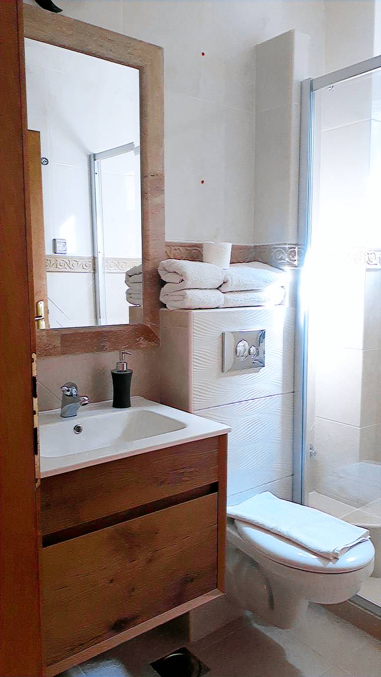 Children-friendly private room with terrace, pool & yard | Pool view | Beach nearby | Dogs allowed — photo 5