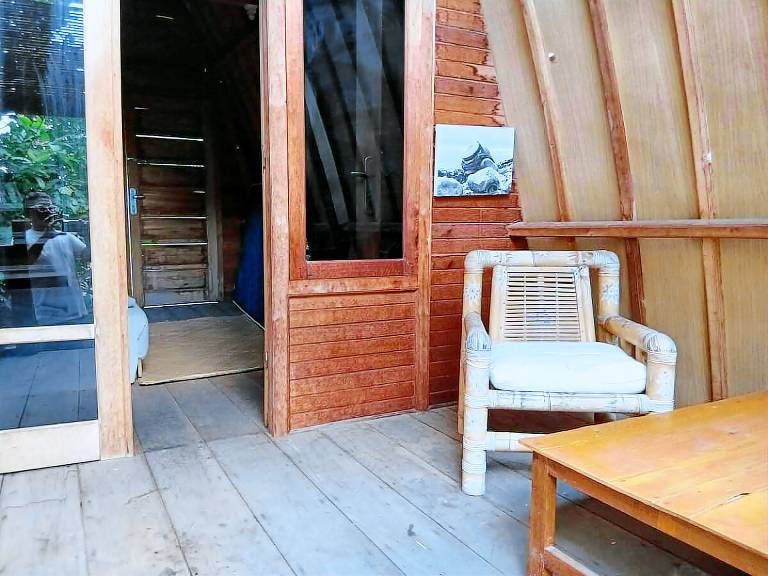 Vacation home with yard — photo 4