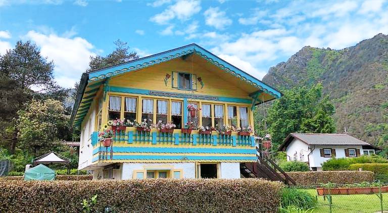 Holiday apartment with garden in Ledro