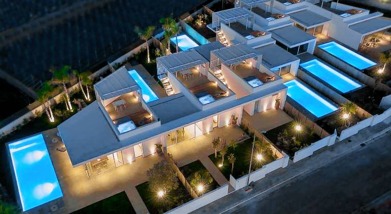 Villa with garden, jacuzzi & private pool — photo 5