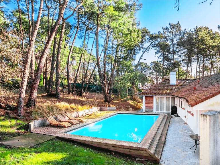 Villa with garden & private pool in Montreuil