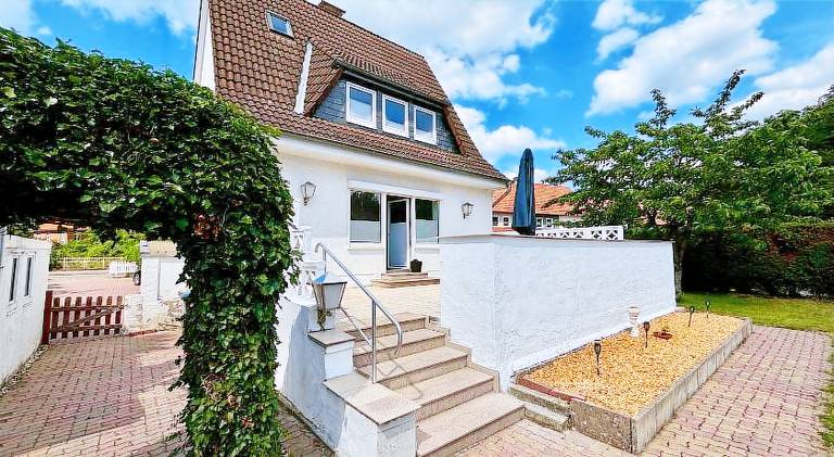 Rental apartment with BBQ, garden & patio — photo 5