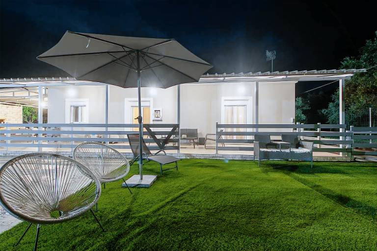 Vacation home with garden, grill & terrace — photo 2