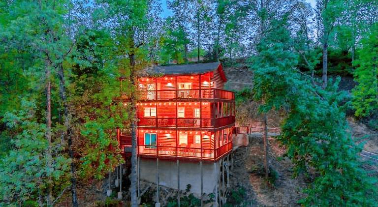 House with hot tub & pool — photo 4