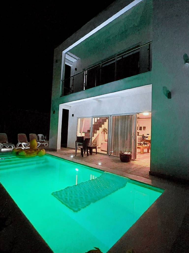 House with yard, BBQ & pool — photo 5