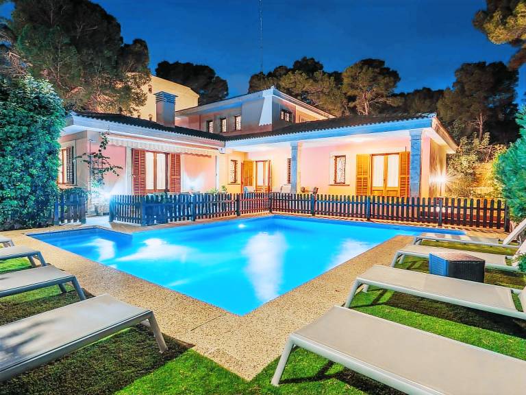 Villa Damar Villa mit 5 Schlafzimmern und Schwimmbad