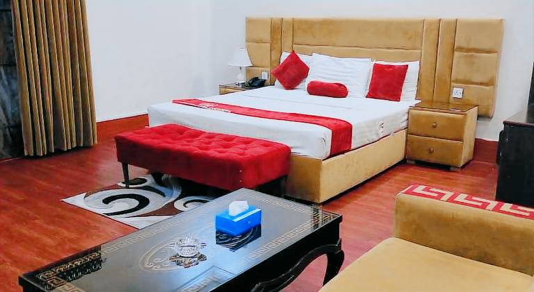Cloud 7 Hotel Gulberg