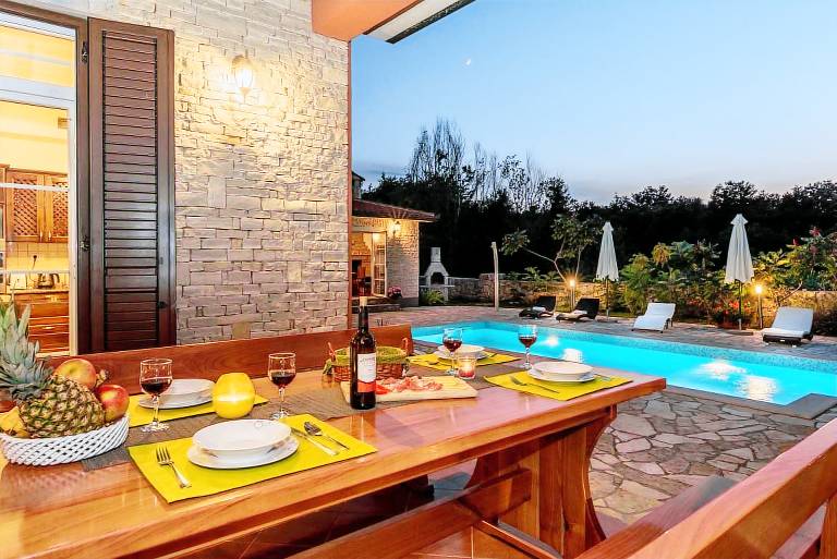 Rental with pool, terrace & barbeque | Pool view — photo 3