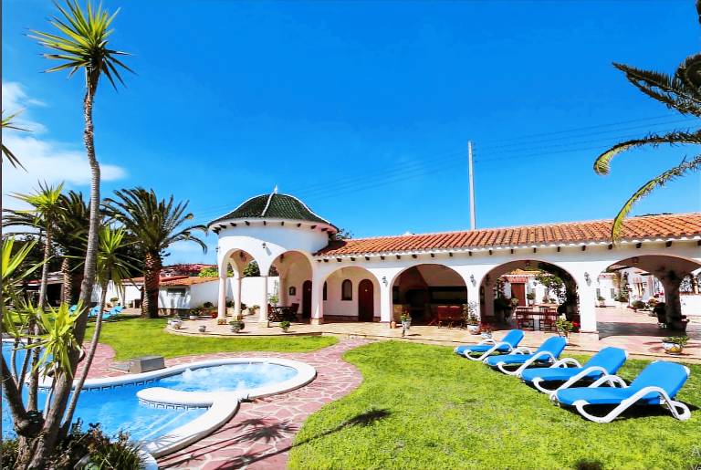 Children-friendly spacious villa with barbeque, hot tub & patio | Nature view | Suitable for remote work | Pets are welcome in Cambrils