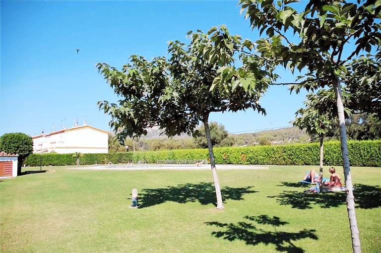 House with terrace, yard & pool | Pet-friendly — photo 4