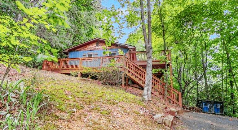 House with jacuzzi in Gatlinburg, TN