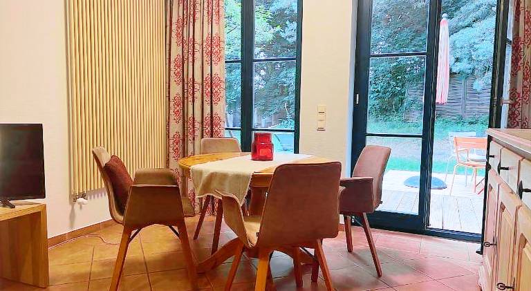 Rental apartment with terrace & yard — photo 4