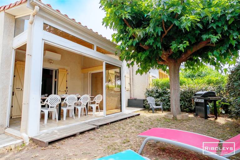 Villa Vias