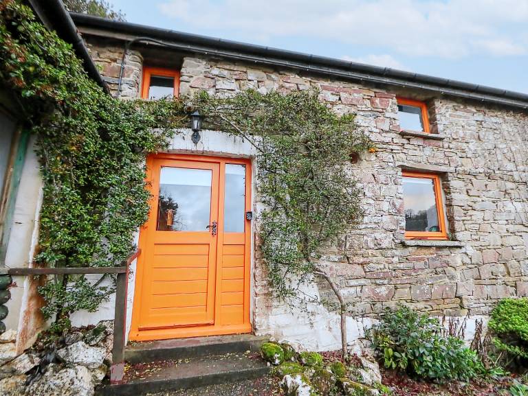 Pleasant cottage with yard | Dogs allowed — photo 2