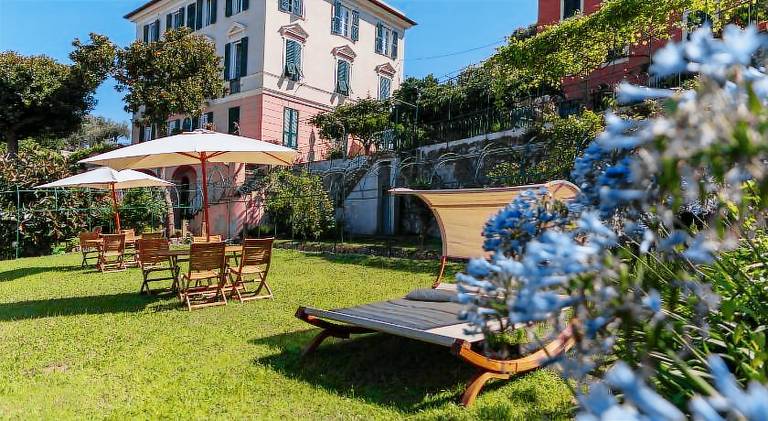 Apartment with hot tub in Camogli