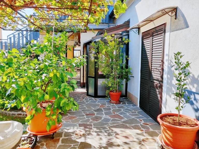 Tolles Appartement in Umag mit Grill, Terrasse und Garten — photo 2