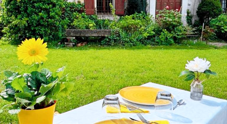 Farm with barbeque & garden — photo 4