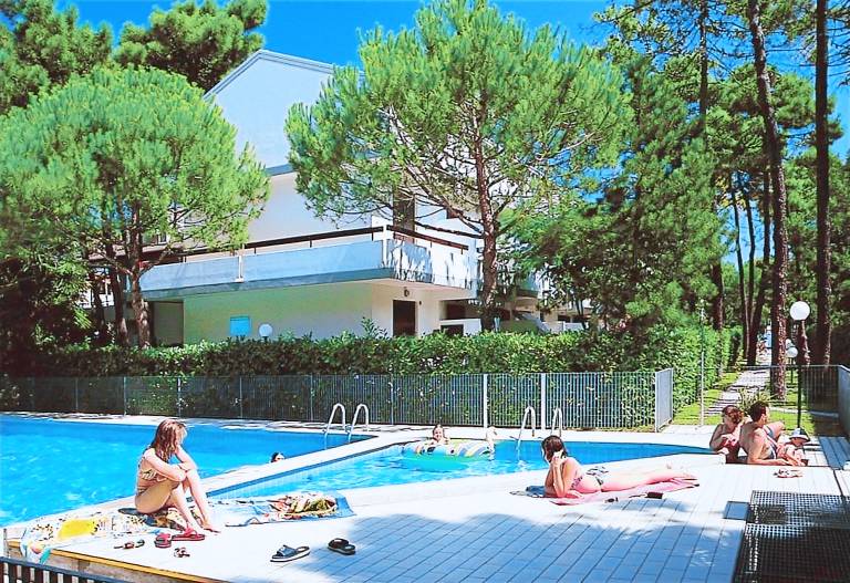 Child-friendly wonderful villa with pool, garden & grill | Garden view | Pets are welcome — photo 3