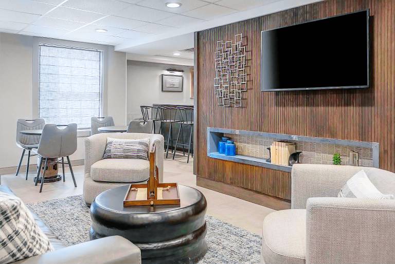 Holiday Inn Express South Burlington Downtown By IHG — photo 3