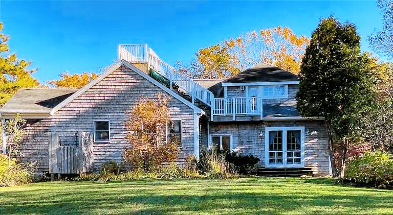 Nice vacation home with grill | Dogs allowed in Martha's Vineyard, MA