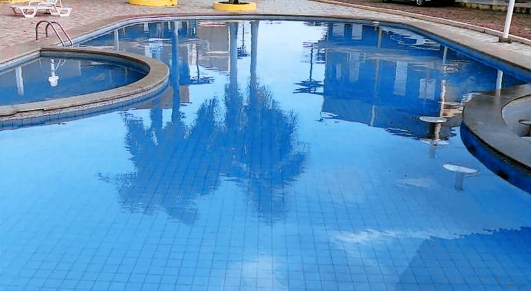 Apartment with pool — photo 5