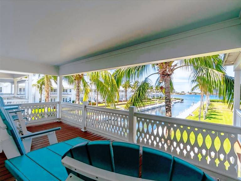 Vacation home with barbeque & heated pool | Water view — photo 4