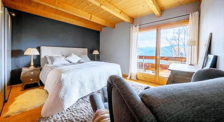 Big chalet with jacuzzi & pool | Next to the ski | Dogs allowed — photo 2