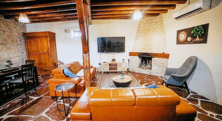 Villa with garden, private pool & barbeque | Suitable for remote work | Dogs allowed — photo 4