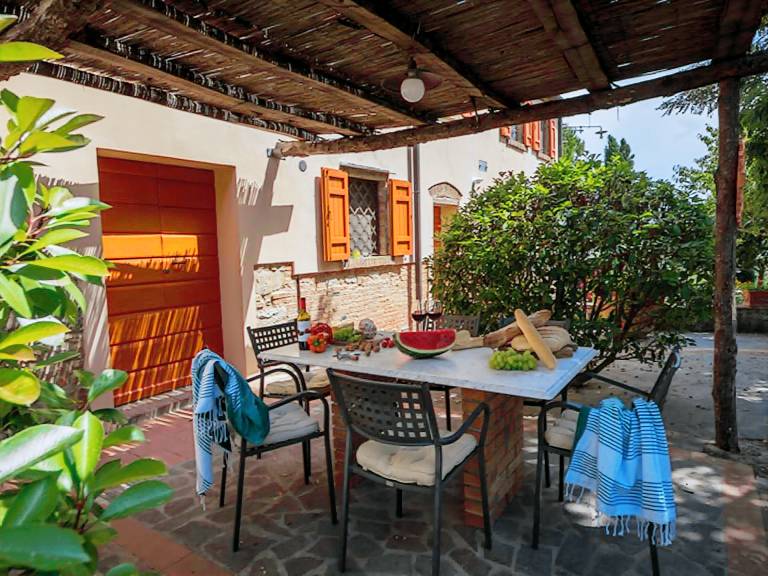 Family-oriented charming holiday apartment with pool, yard & terrace | Pet-friendly — photo 4