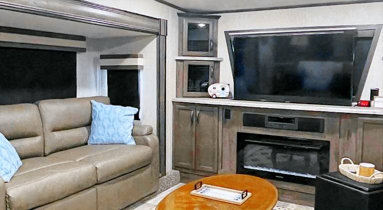 Glamping at its best sleeps 6 with golf cart