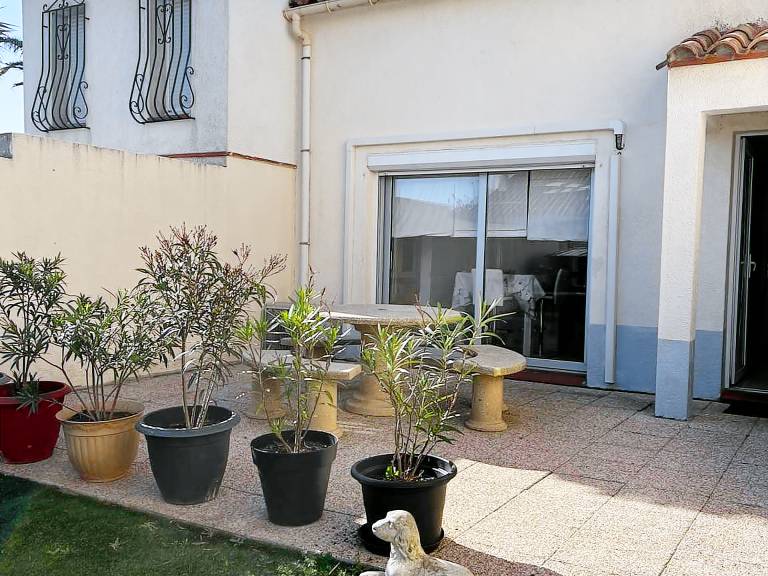 House with grill — photo 3