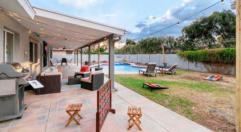 Vacation home with pool — photo 4