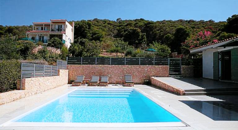 Pleasant house with pool | Pets are welcome in Aegina