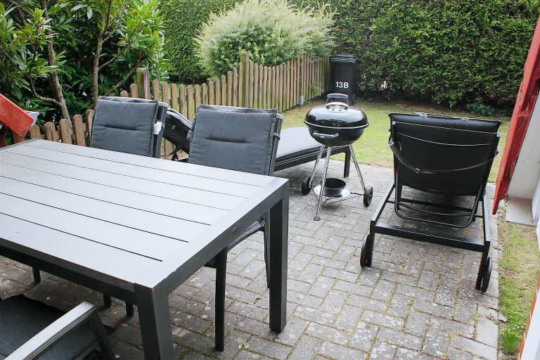 House with barbeque, garden & patio — photo 3