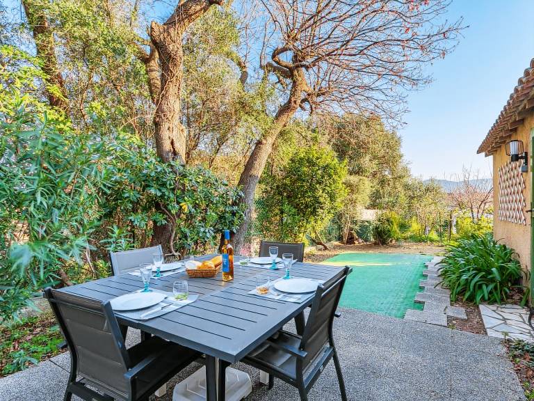 House with yard, pool & patio | Pets are welcome — photo 4