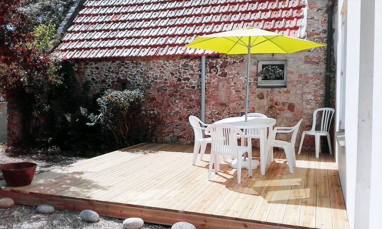 Gite with yard, barbeque & terrace — photo 5