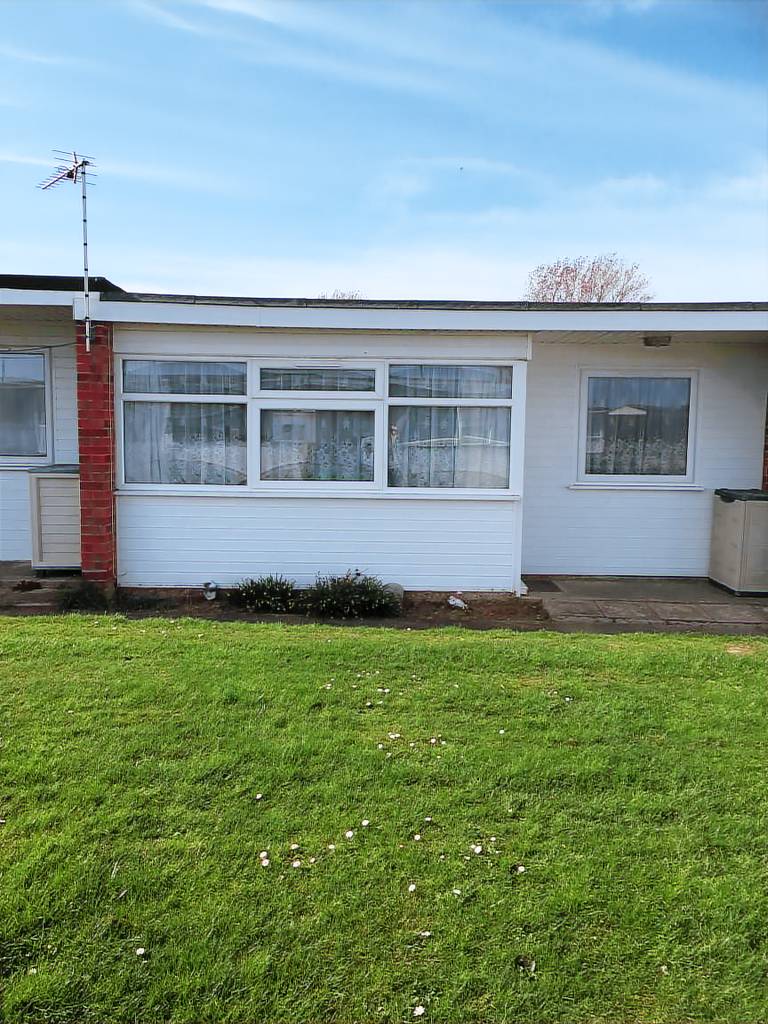 2 bed dog friendly chalet on sunbeach Scratby — photo 2