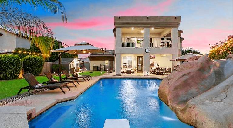 372 m&sup2; Villa