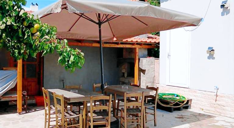 Holiday apartment with barbecue, garden & terrace — photo 3