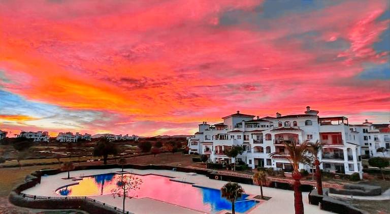 Fully equipped beautiful apartment with pool, garden & patio | Perfect for remote work | Dogs allowed — photo 3