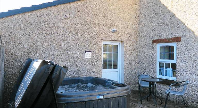 Rental apartment with jacuzzi — photo 4