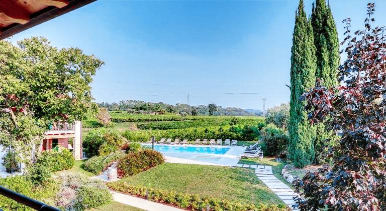Holiday apartment with garden, pool & grill — photo 4