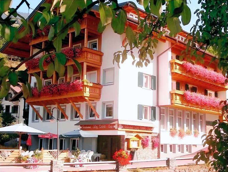 Rental apartment with sauna, yard & terrace in Schruns