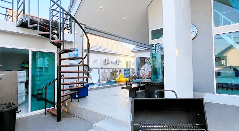 Vacation home with pool | Pet-friendly — photo 4
