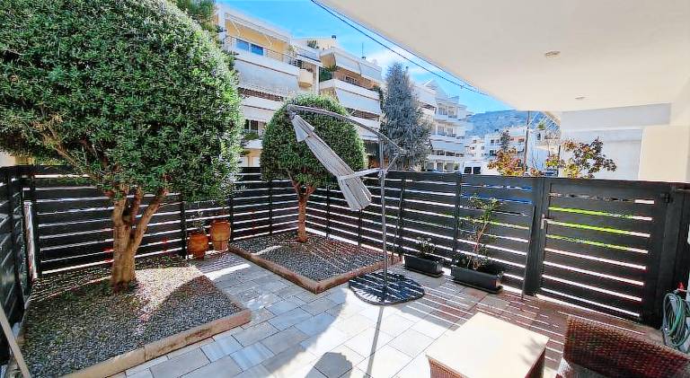 Holiday apartment with yard — photo 4