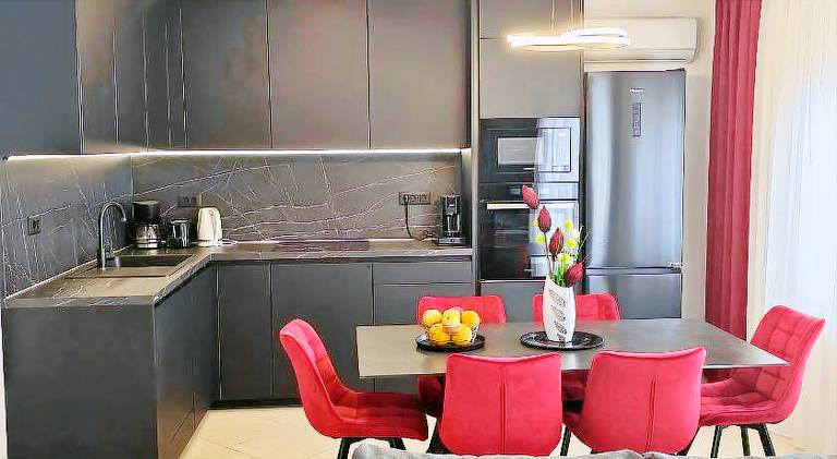 Apartment with pool — photo 3