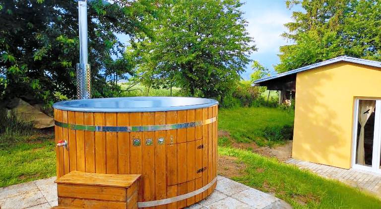 Cabin with sauna, hot tub & garden — photo 4