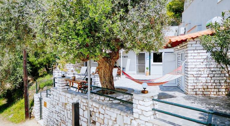 House with garden, BBQ & patio in Thasos