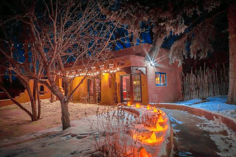 Bed and Breakfast in Taos from 104 HomeToGo